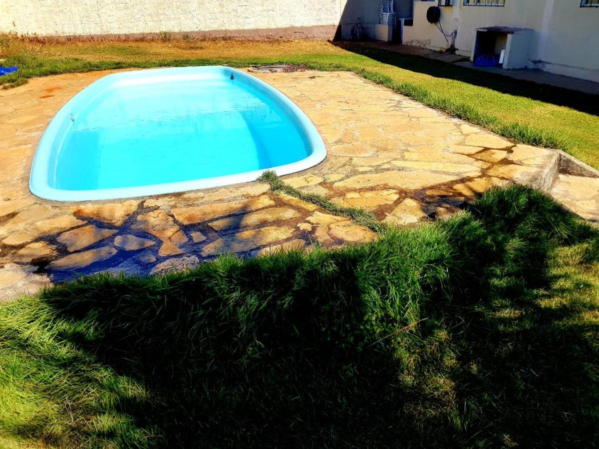Otima Casa Caldas Novas 2 Km Do Centro Para Ate 14 Pesssoas Com Piscina Aquecida, Churrrasqueira, Wifi Exterior foto